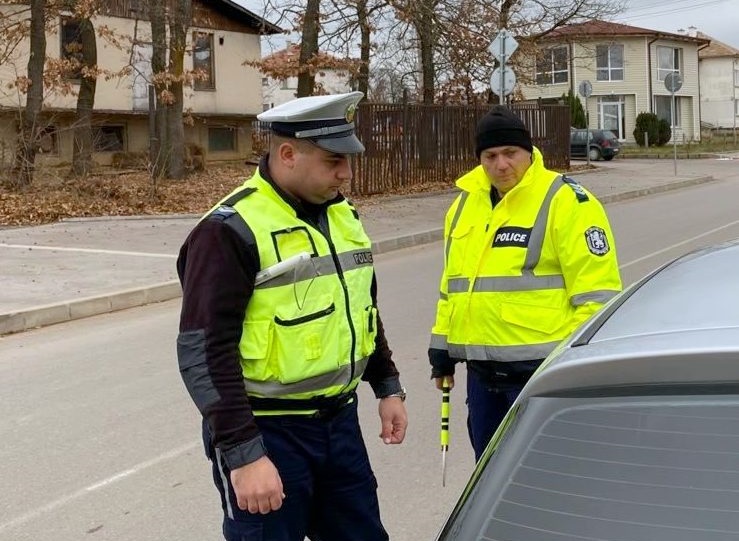 Шофьор с близо 3 промила алкохол се заби в двор на къща в Каленовци