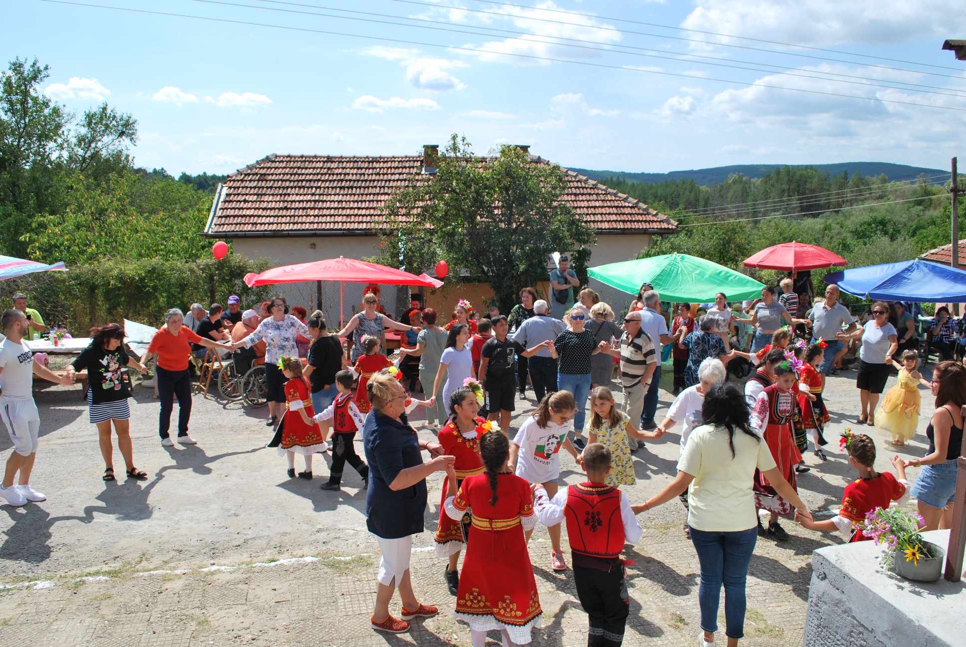 Млади и стари се събраха на празник в село Голеш (СНИМКИ)