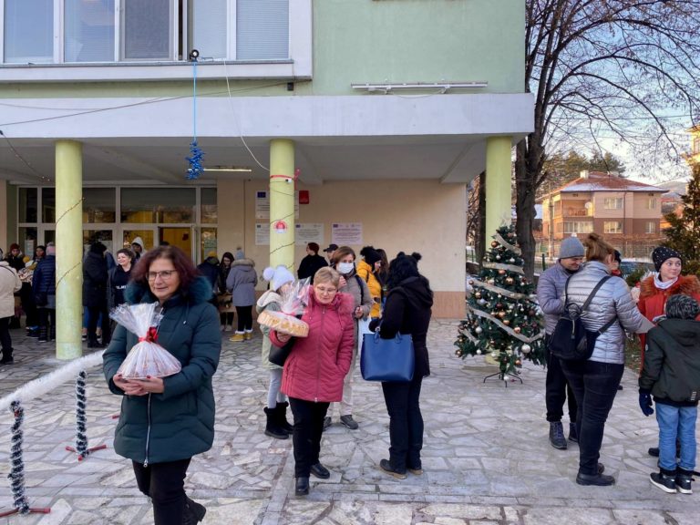 Традиционният коледен базар на училището ще се проведе в петък – 13-и декември